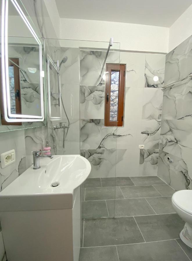 Family Apartments Himara المظهر الخارجي الصورة